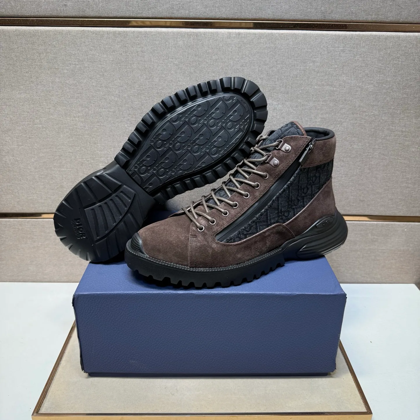 ⬛️Men's shoes 💰p580 [Dior~] Men's casual high-top shoes 2025z cabinet sales simultaneously 🔶Size: 39-44 #️⃣ 🔷2 colors🔜The upper is made of multi-material splicing➕Genuine leather lining, comfortable and breathable, sole: original comfortable and wear-resistant outsole, ⚠️Real shot📱Photographed🎬The real thing is better📢📢📢